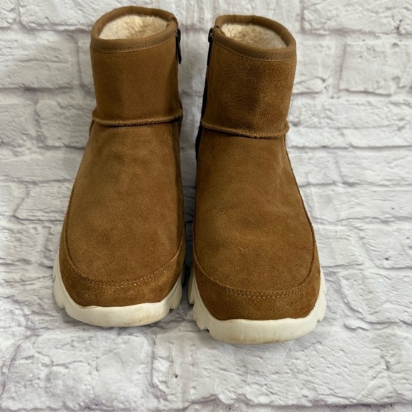 UGG Palomar Waterproof Boots womens size 11
Chestnut side zip up - Picture 4 of 11